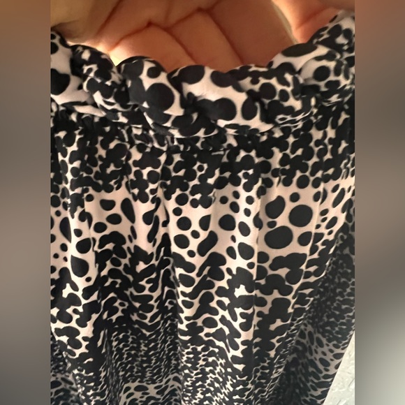 Flowing Halter Top With Cool Dot Design - Picture 2 of 4
